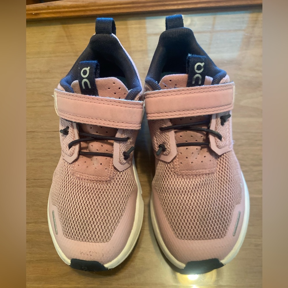 On-Cloud shoes toddler girls size 10.5